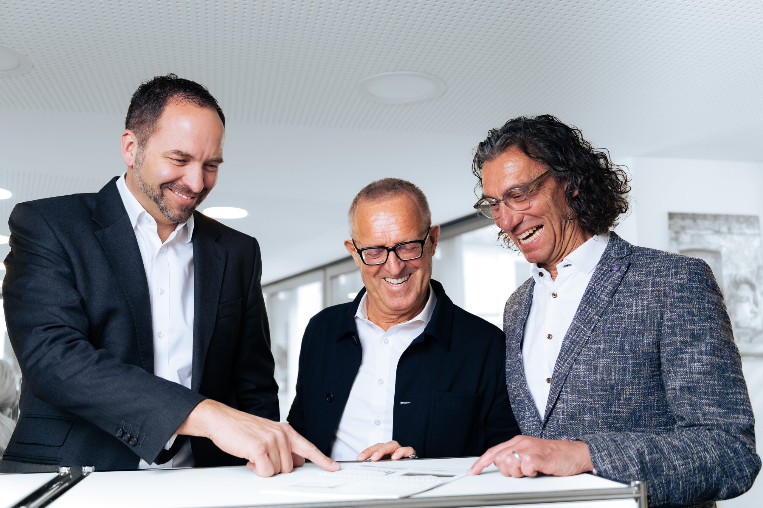 Teamfoto bei der Arbeit, B-Group AG Ulm, Businessfotografie von TMC Media