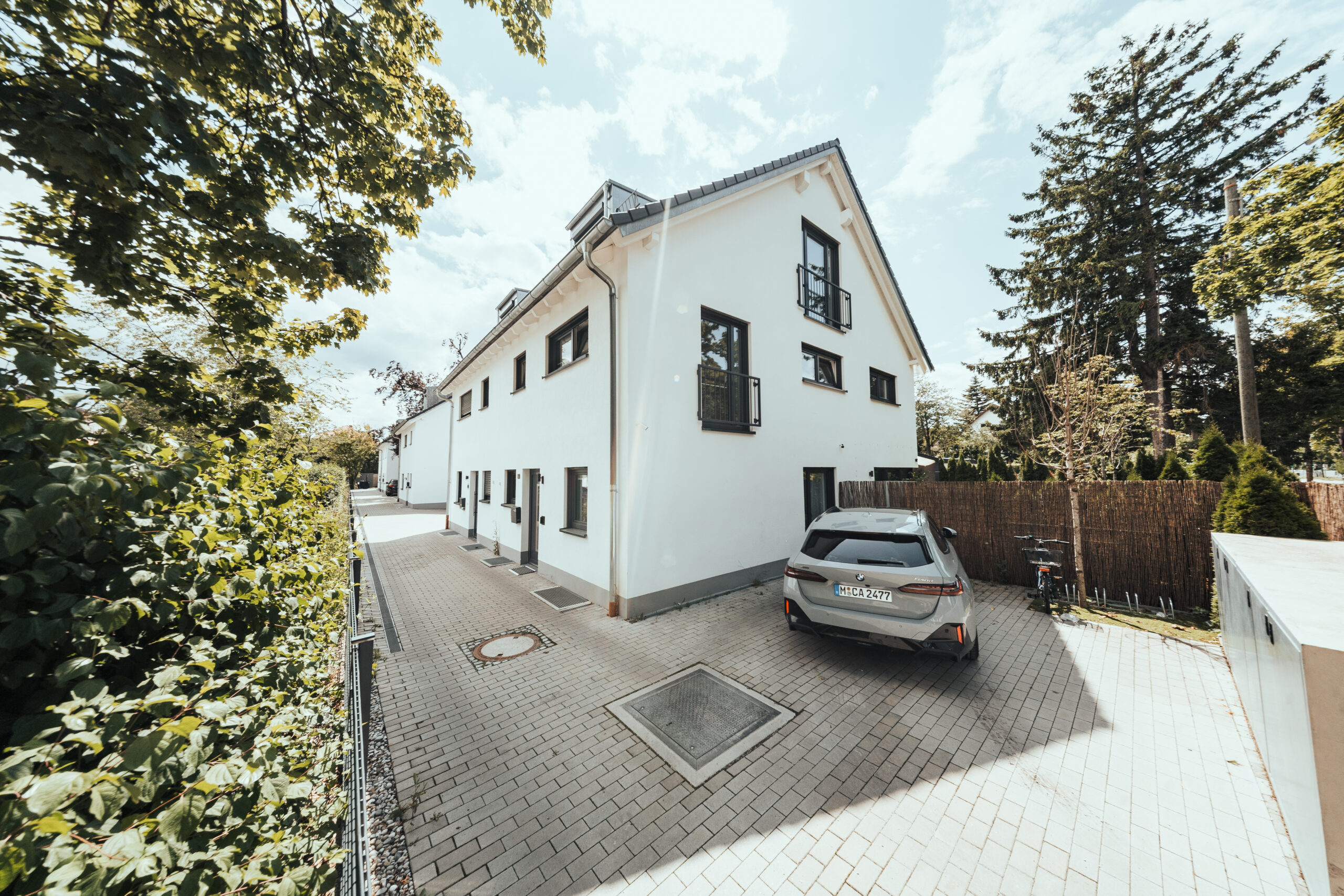 Hochwertige Immobilienfotografie eines Reihenhauses in München, TMC Media