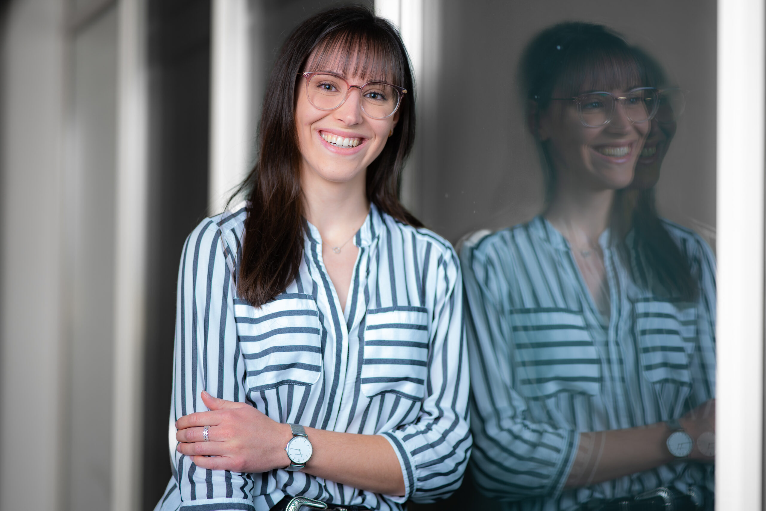 Bewerbungsfoto von Sina Ganzenmüller, hochwertige Businessfotografie TMC Media, Burgau